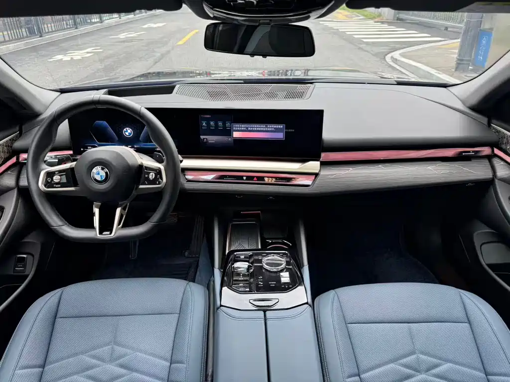 BMW 5 Series — миниатюра 10