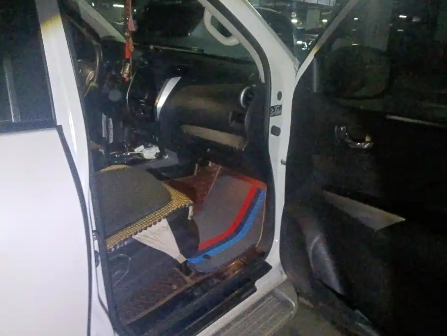 Nissan Terra — миниатюра 8