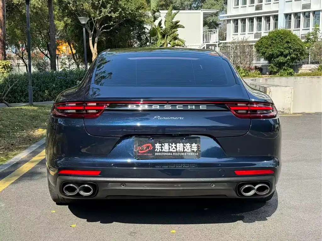 PORSCHE PANAMERA