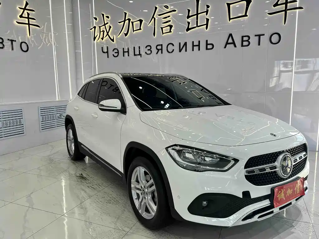 MERCEDES-BENZ GLA