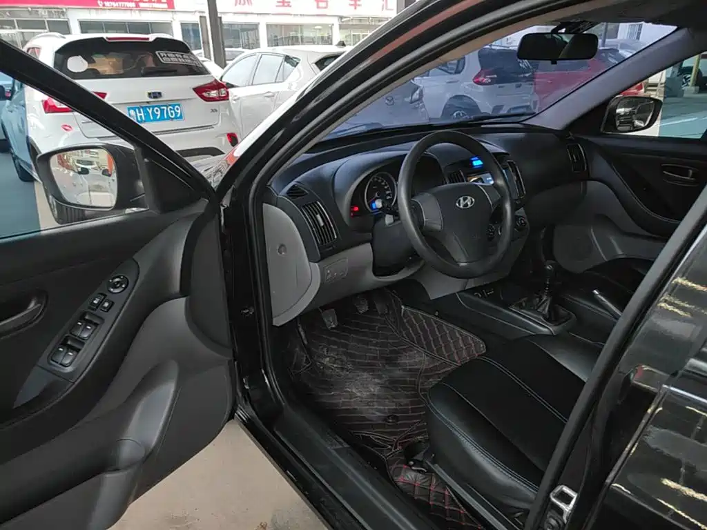Hyundai Elantra — миниатюра 16
