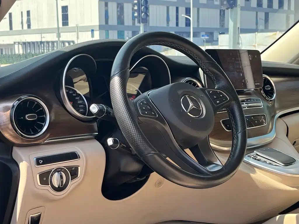 MERCEDES-BENZ V CLASS