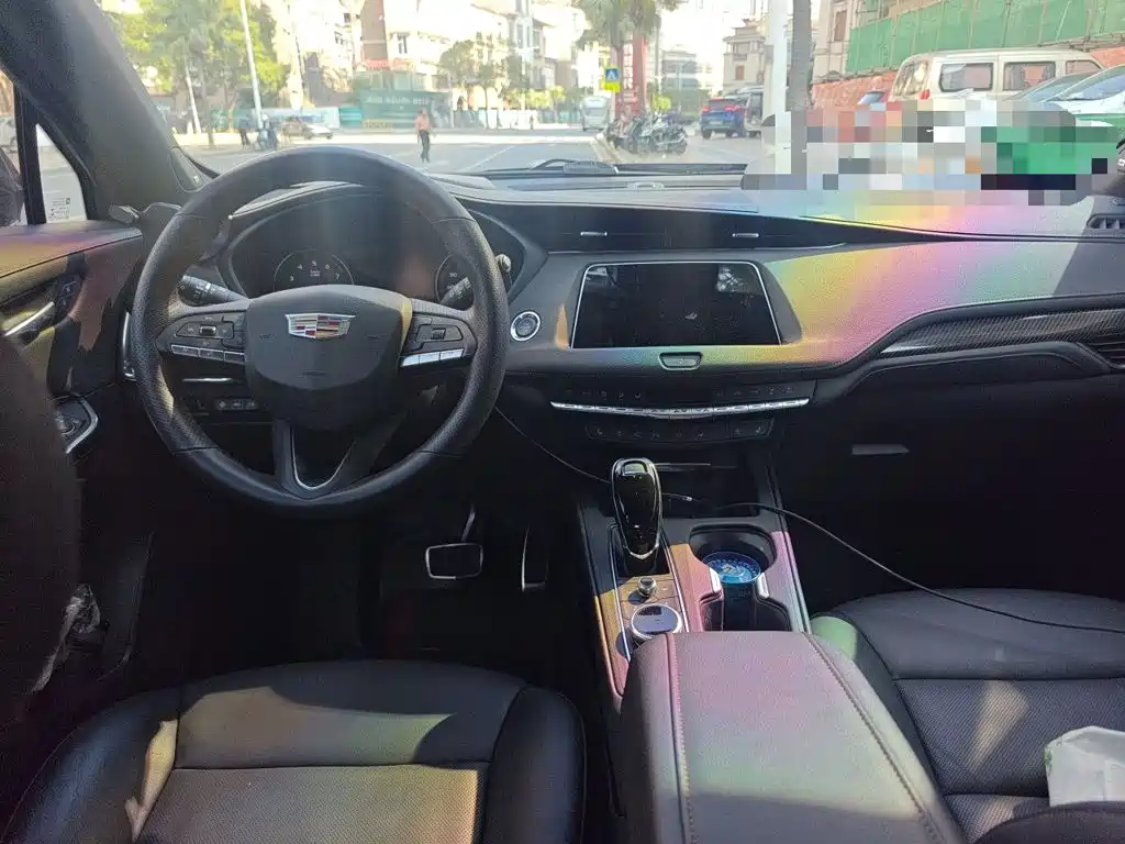 Cadillac XT4 — миниатюра 5