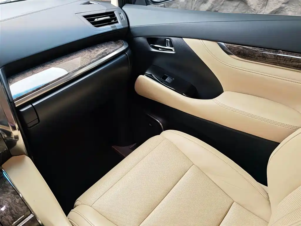 Toyota Alphard — фотографии объявления, Фото 17