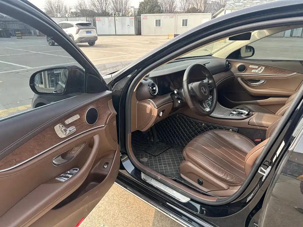 MERCEDES-BENZ E CLASS