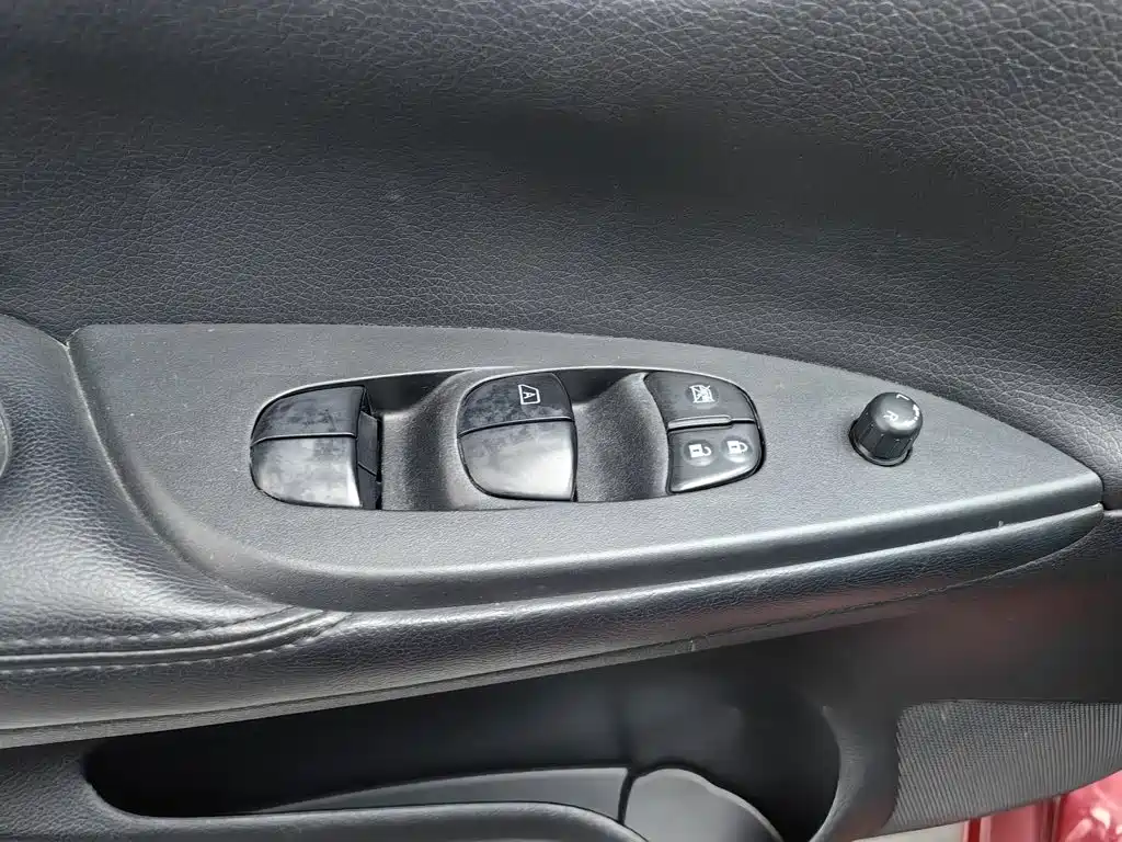 Nissan Tiida — миниатюра 9