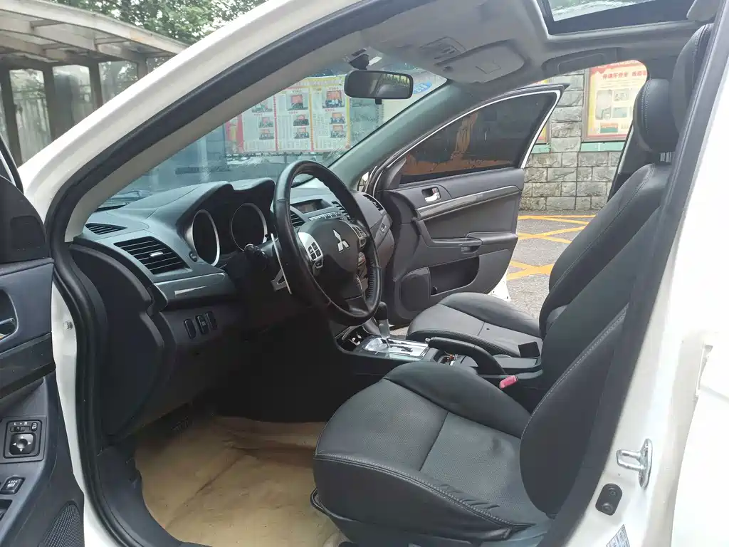 Mitsubishi Lancer EX — миниатюра 10