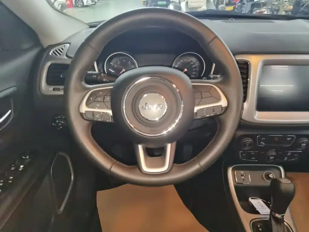 Jeep Compass — миниатюра 11