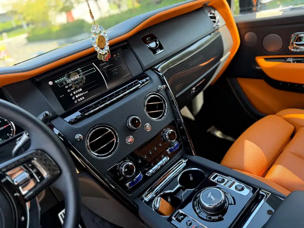 Rolls-Royce Cullinan — миниатюра 11
