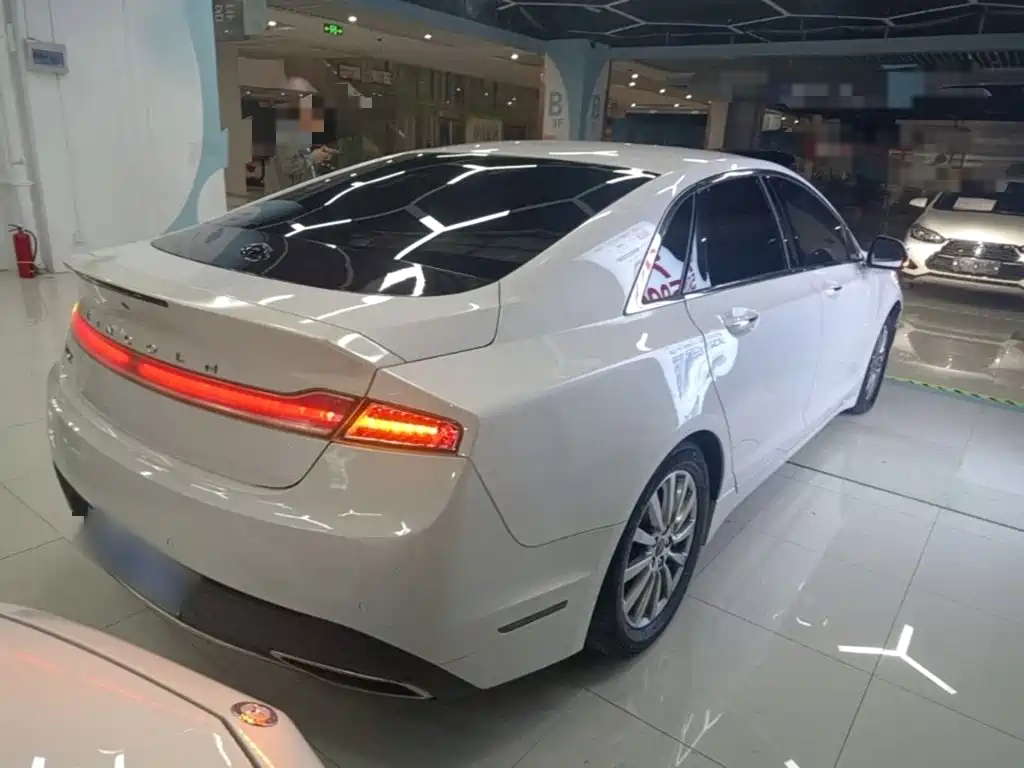 Lincoln MKZ — миниатюра 7