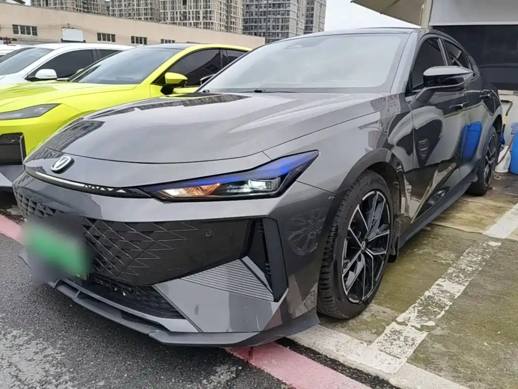 Changan UNI-V iDD — миниатюра 2