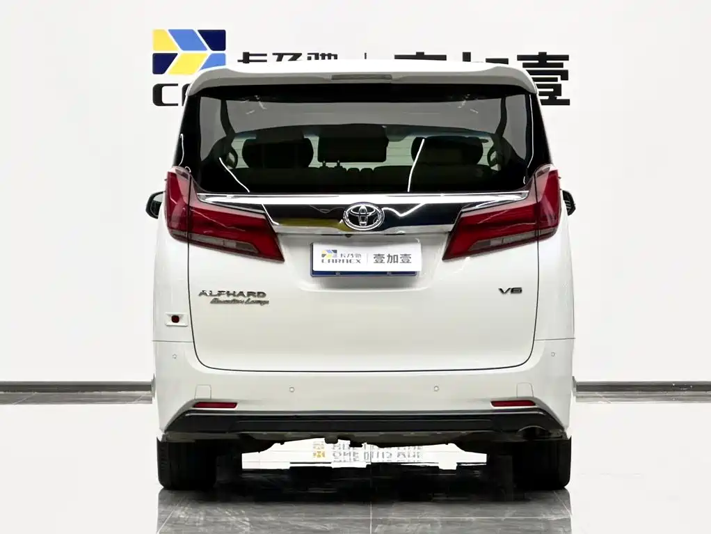 Toyota Alphard — миниатюра 5