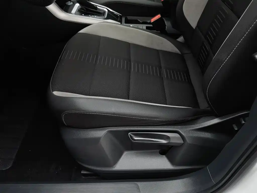 Volkswagen T-Roc — миниатюра 20