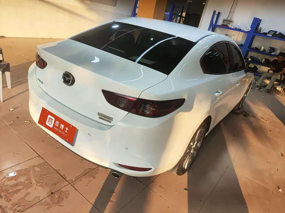 Mazda Mazda3 Axela 2.0 л 2022 г. Белый, пробег 22000 км