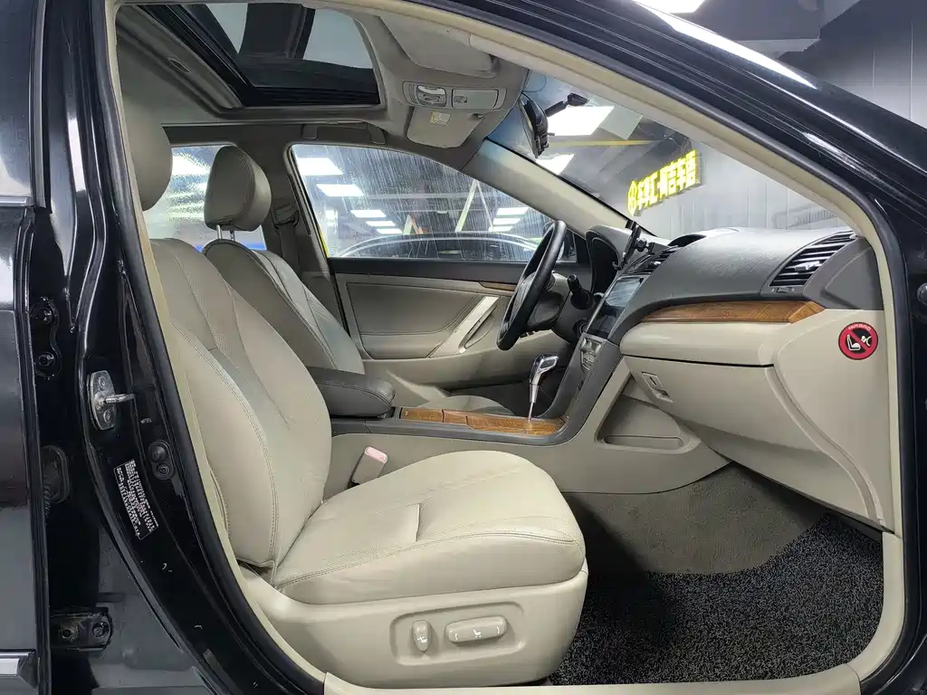 Toyota Camry — миниатюра 11