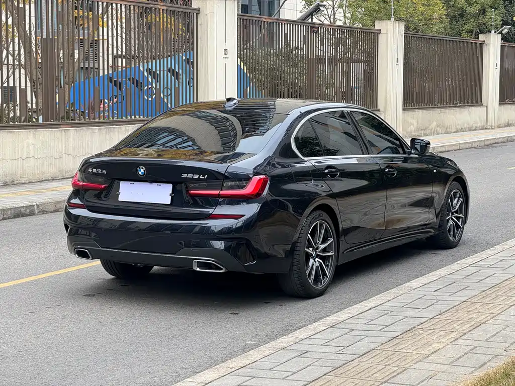 BMW 3 SERIES