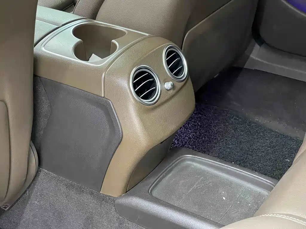 Mercedes-Benz E-Class — миниатюра 11
