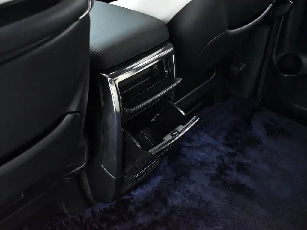 Lexus LM — миниатюра 24