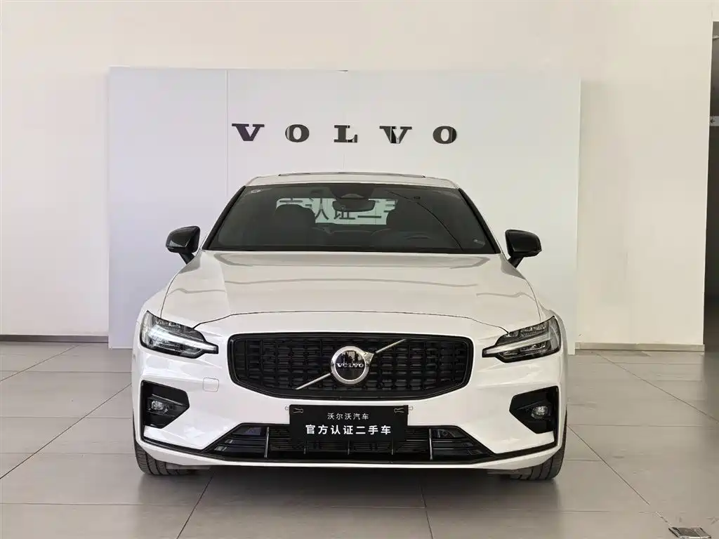Volvo S60 2025 B5 Sport