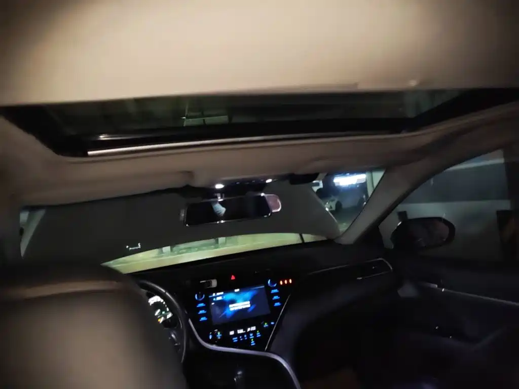 Toyota Camry — миниатюра 14