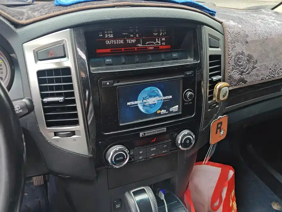 Mitsubishi Pajero — миниатюра 13