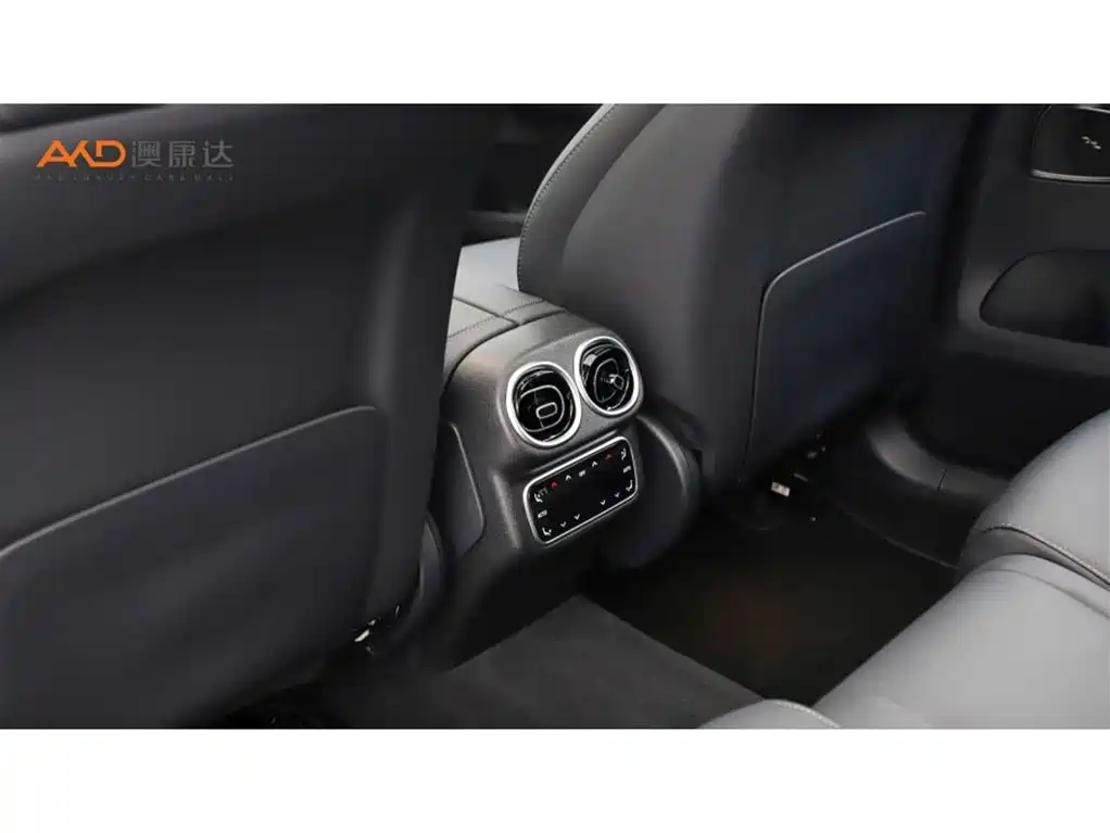 Mercedes-Benz GLC 2023 GLC 260 L 4MATIC 5 мест