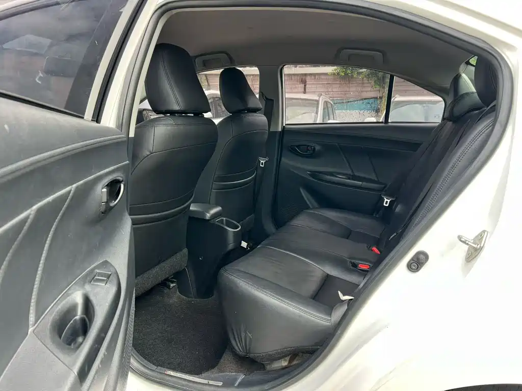 Toyota Yaris L — миниатюра 6