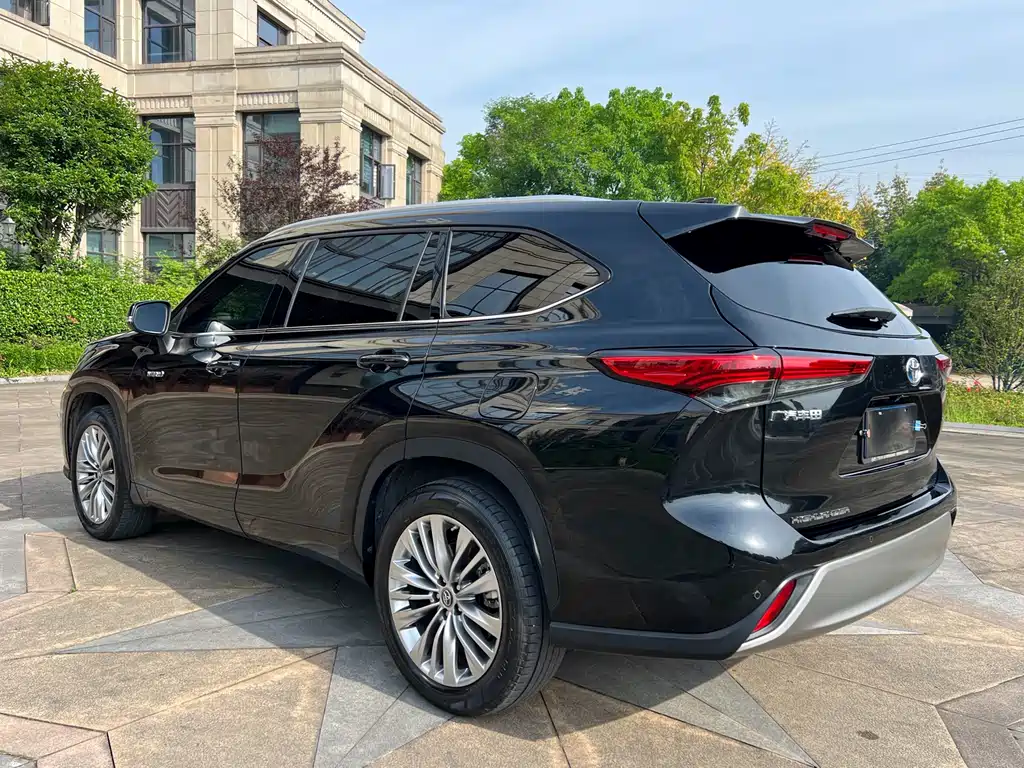 Toyota Highlander 2022 2.5L Luxury 7 мест