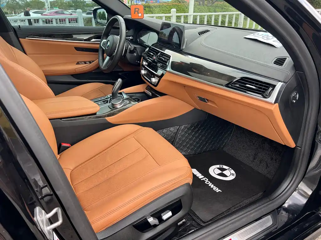 BMW 5 Series — миниатюра 13