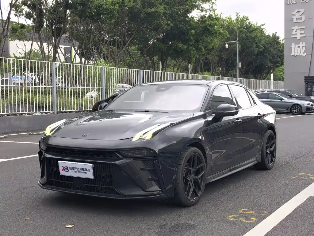 Lynk & Co 03