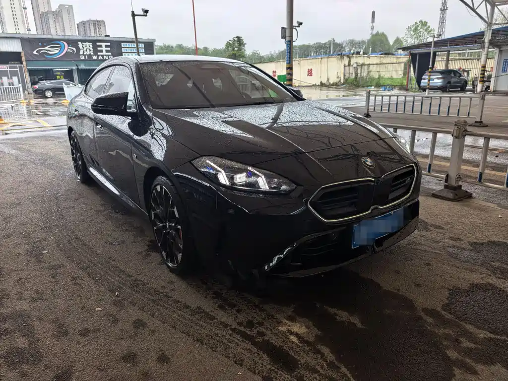 BMW M235L 2025
