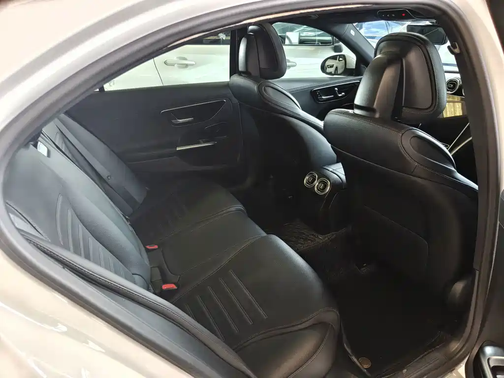 Mercedes-Benz C-Class — миниатюра 16