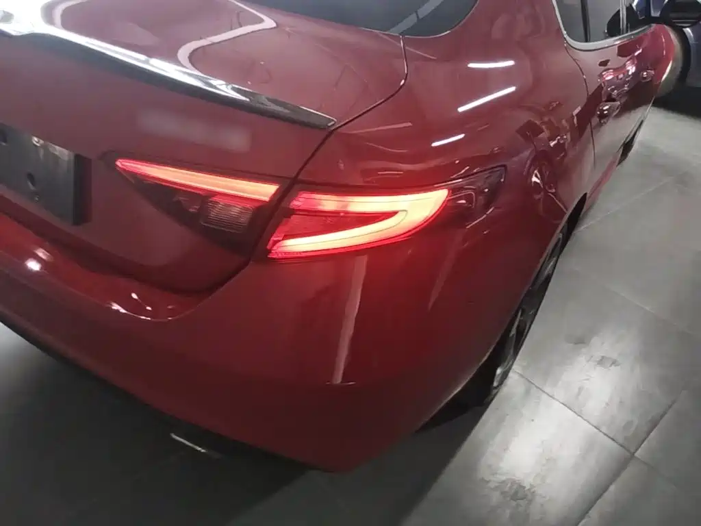 Alfa Romeo Giulia — миниатюра 8