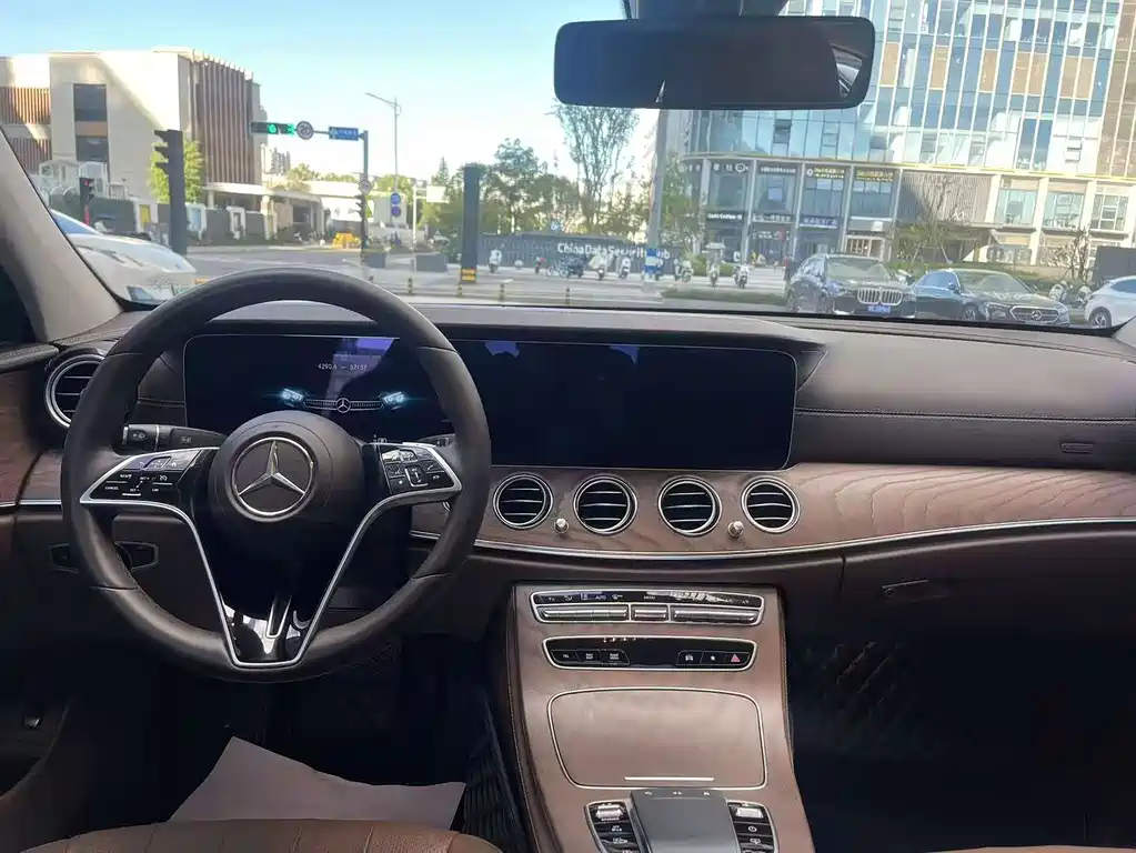 MERCEDES-BENZ E CLASS