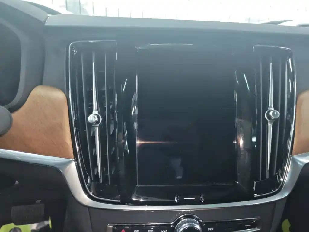Volvo S90 — миниатюра 13