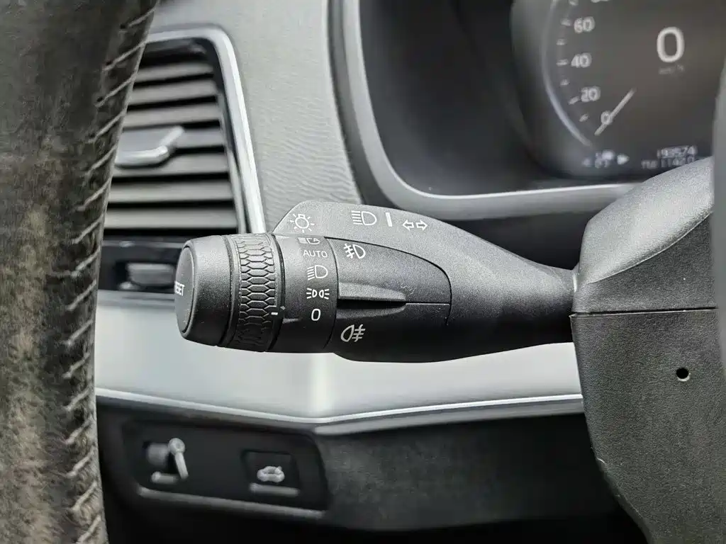 Volvo XC90 — миниатюра 21