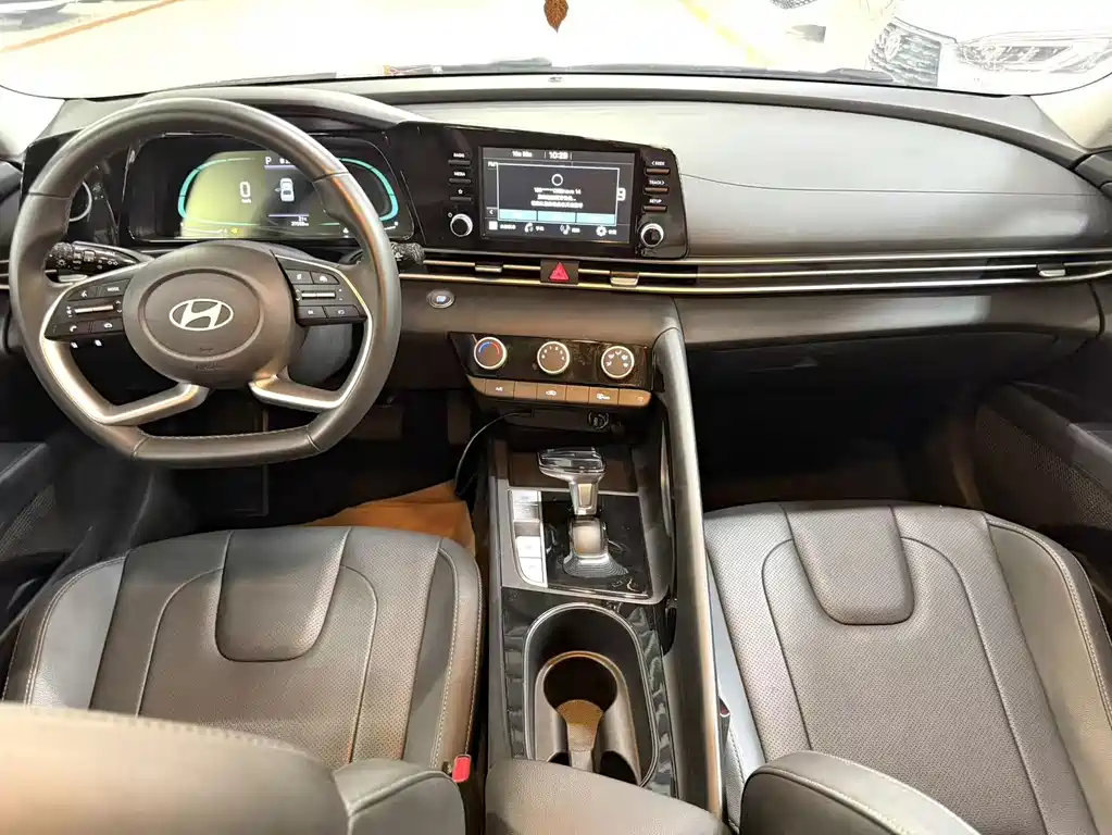 Hyundai Elantra — миниатюра 6