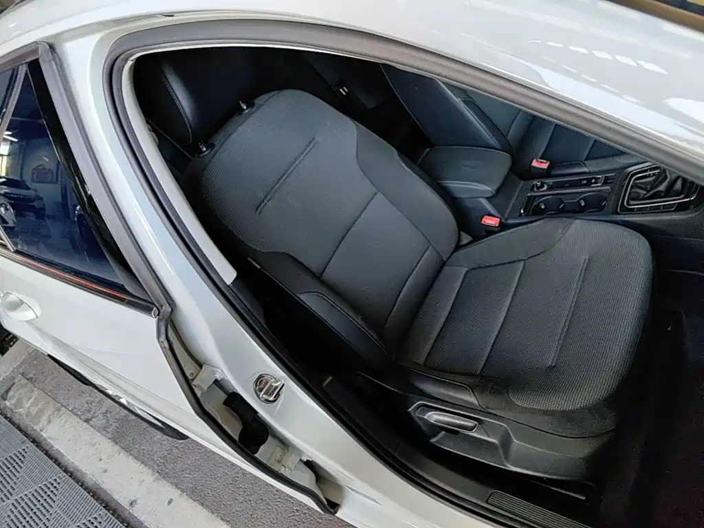 Volkswagen Golf — миниатюра 25