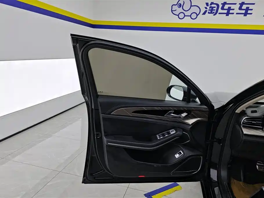 Hongqi H9 2022 2.0T