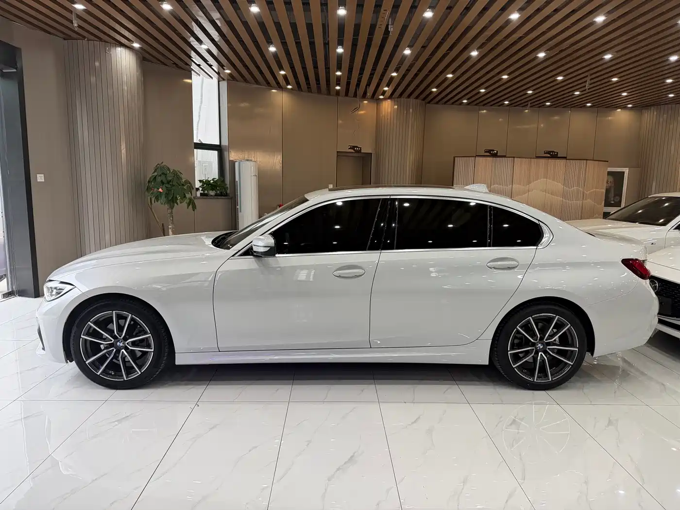 BMW 3 series id 4583651 из Китая 18