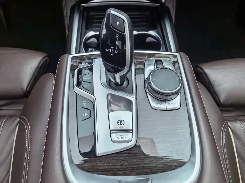 BMW 7 Series — миниатюра 15