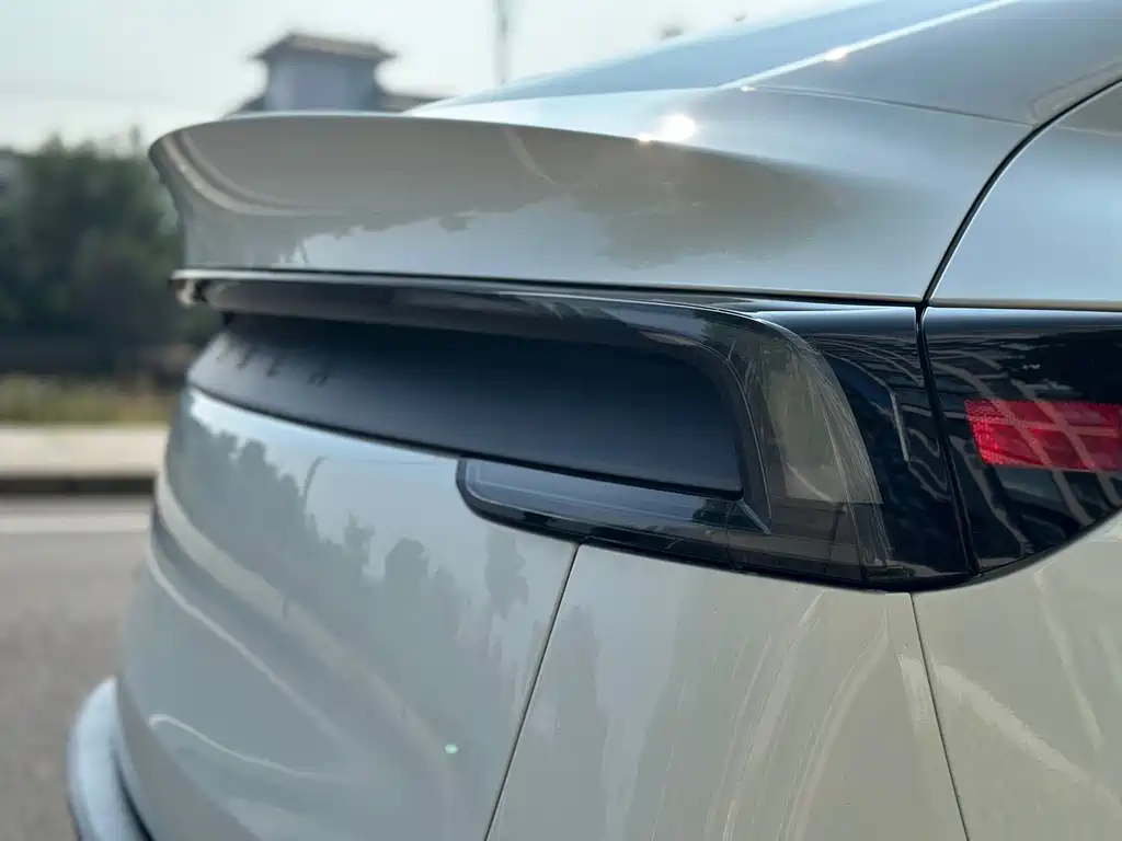 Tesla Model Y — миниатюра 16