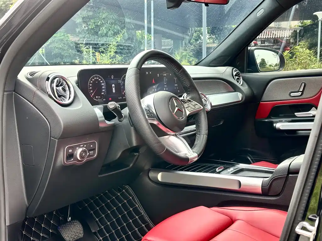 Mercedes-Benz GLB — миниатюра 12