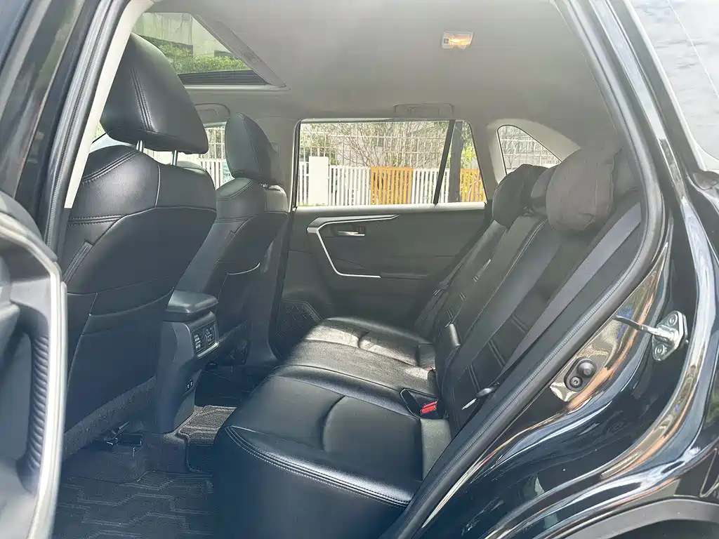 Toyota RAV4 — миниатюра 16