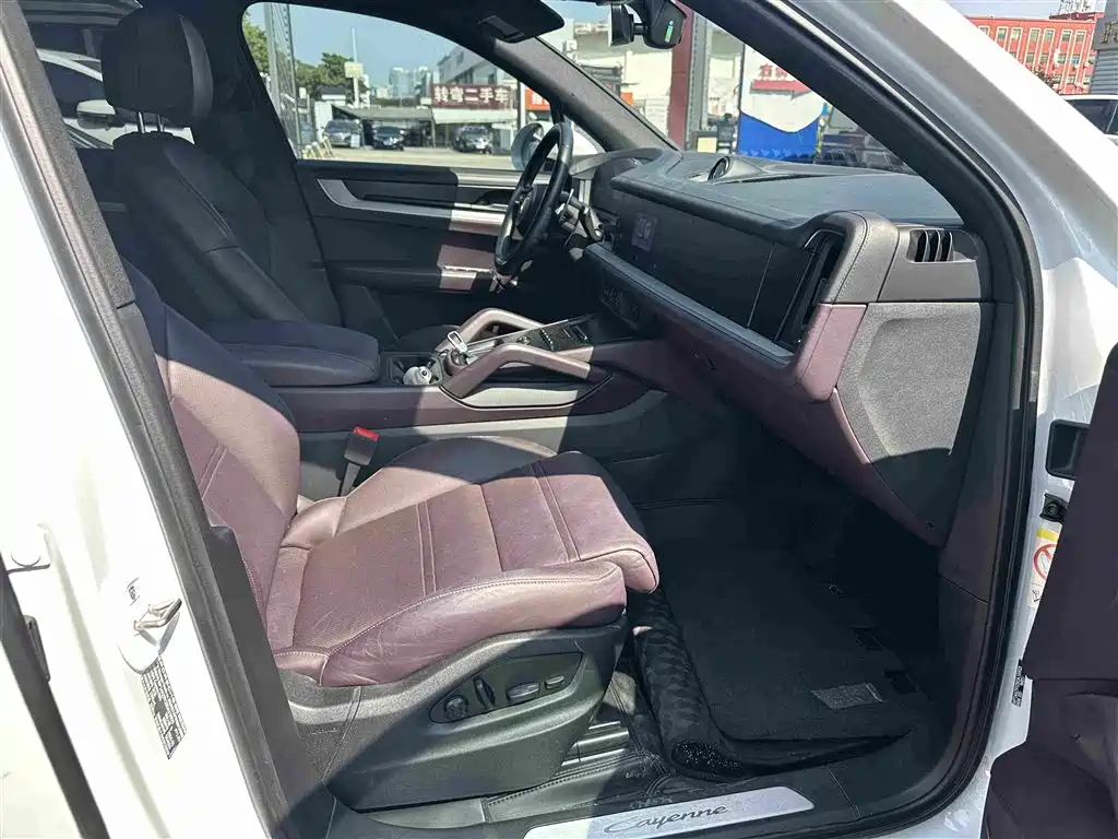 Porsche Cayenne — миниатюра 11