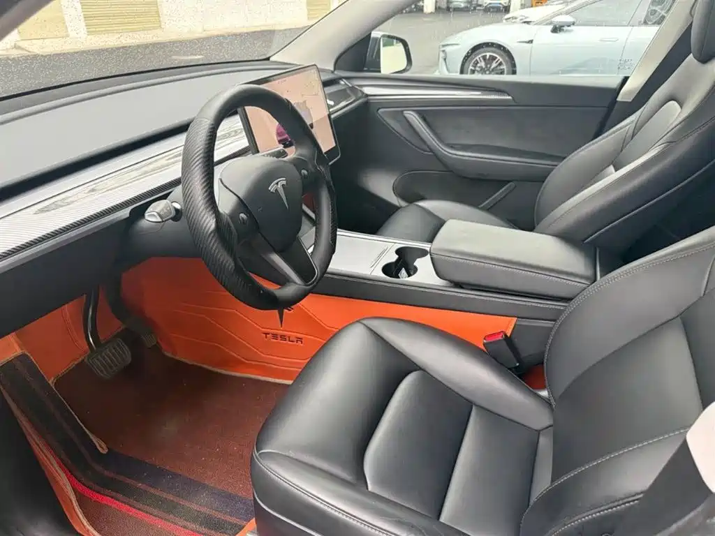 Tesla Model Y — миниатюра 4