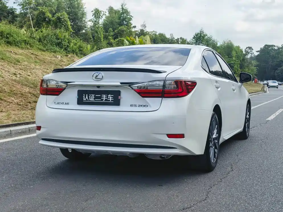 Lexus ES — миниатюра 7