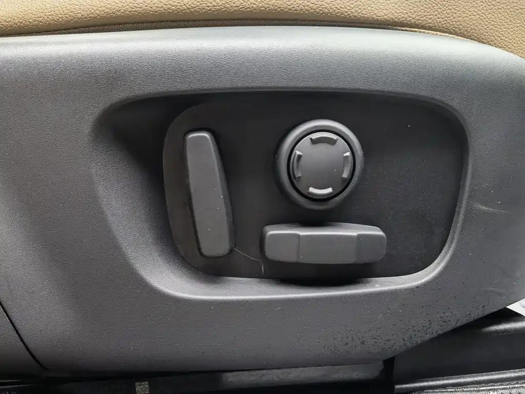 LAND ROVER DISCOVER SPORTS