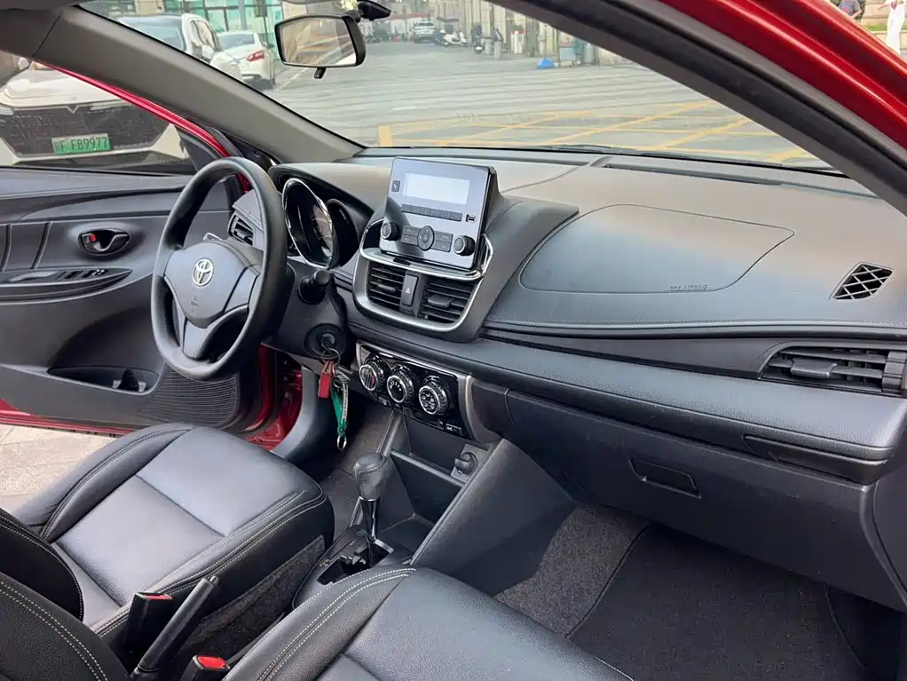 Toyota Yaris L — миниатюра 18