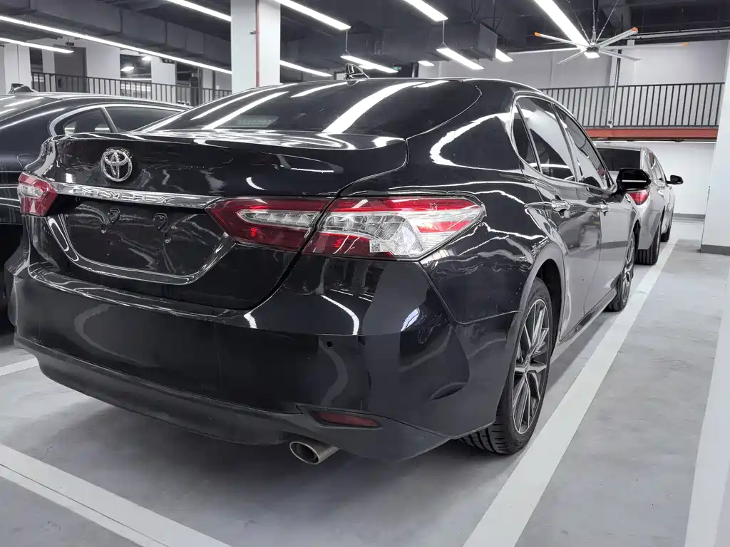Toyota Camry — миниатюра 21